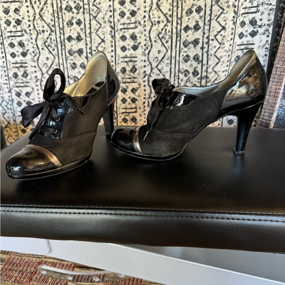 Size 8 medium Max Studio leather shoes - Picture 3 of 3